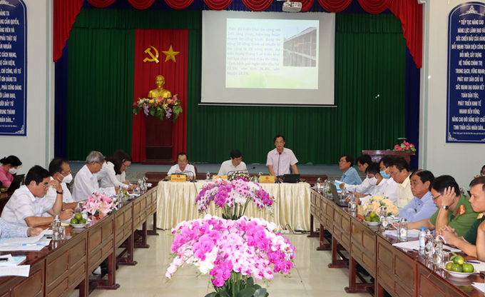 Lãnh đạo huyện Lai Vung thông tin về tình hình phát triển kinh tế - xã hội Quý I/2022. Ảnh: dongthapgov.