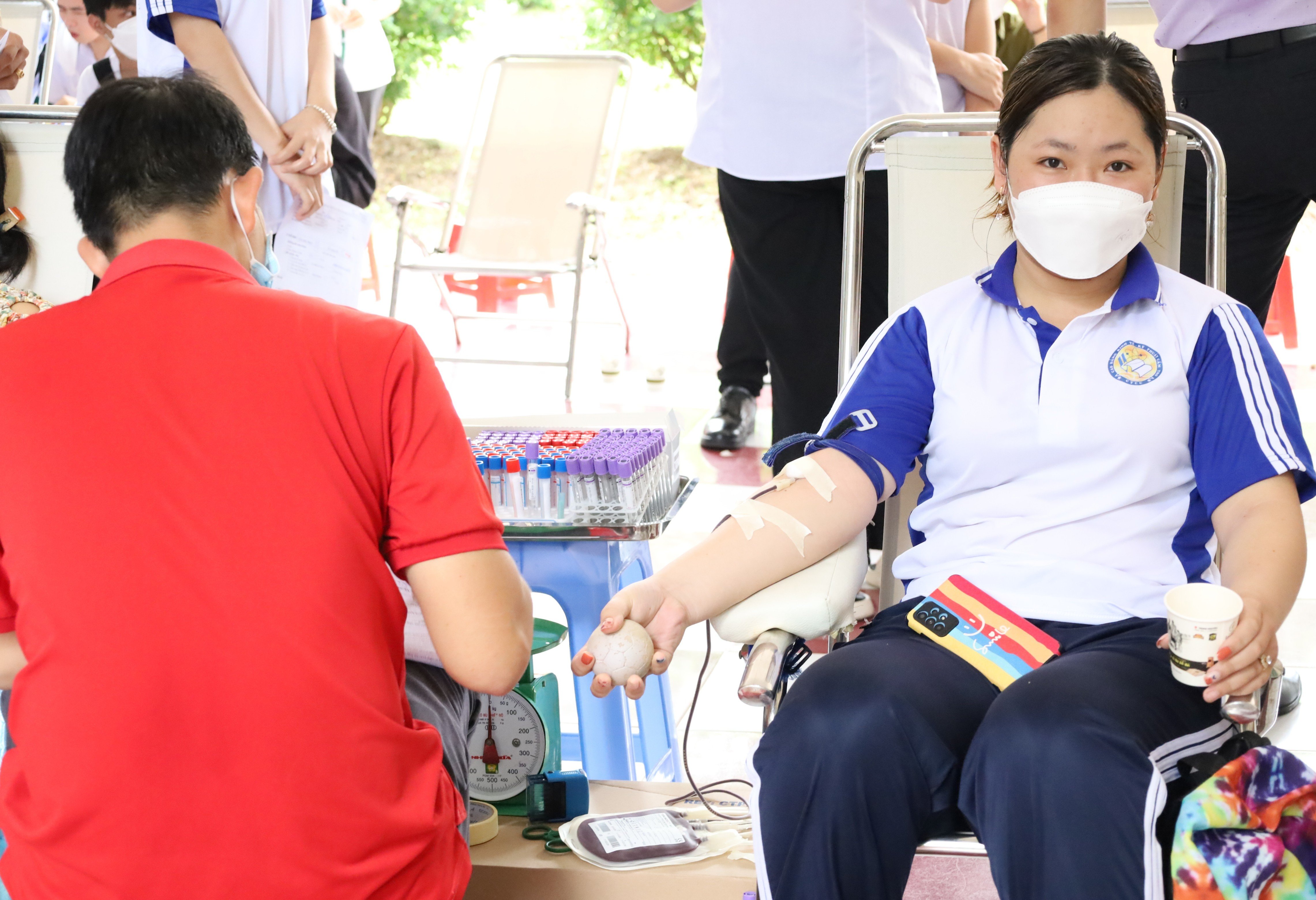 Chương trình hiến máu tình nguyện với chủ đề “Giọt hồng CTEC” lần thứ 24 có hơn 300 cán bộ, giáo viên và sinh viên tham gia.