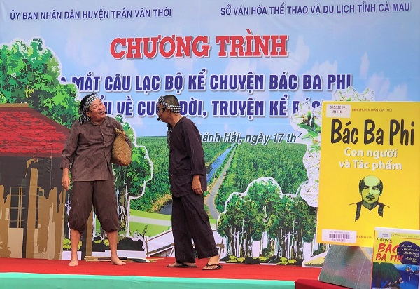 Các nghệ sĩ Đoàn cải lương Hương Tràm biểu diễn tiểu phẩm về Bác Ba Phi tại lễ ra mắt Câu lạc bộ “Kể chuyện Bác Ba Phi”. Ảnh: camaugov.