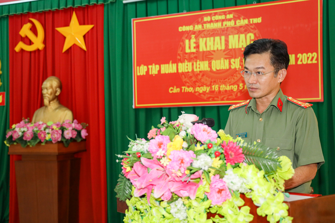 Đại tá Trần Văn Dương, Thành ủy viên, Phó Bí thư Đảng ủy, Phó Giám đốc Công an TP. Cần Thơ phát biểu chỉ đạo tại lễ khai mạc.