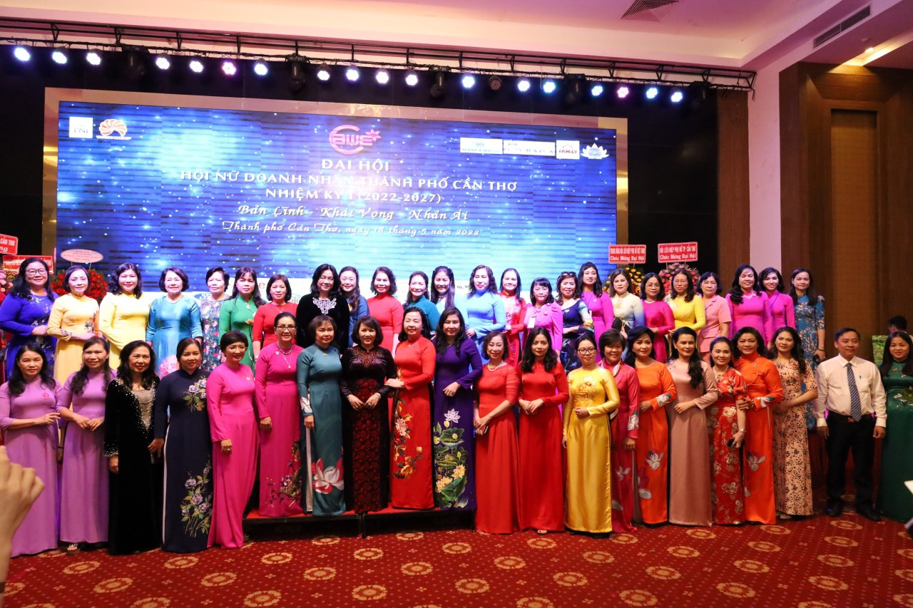 Đại biểu về dự Đại hội Hội Nữ Doanh nhân TP Cần Thơ nhiệm kỳ 1 (2022-2027)