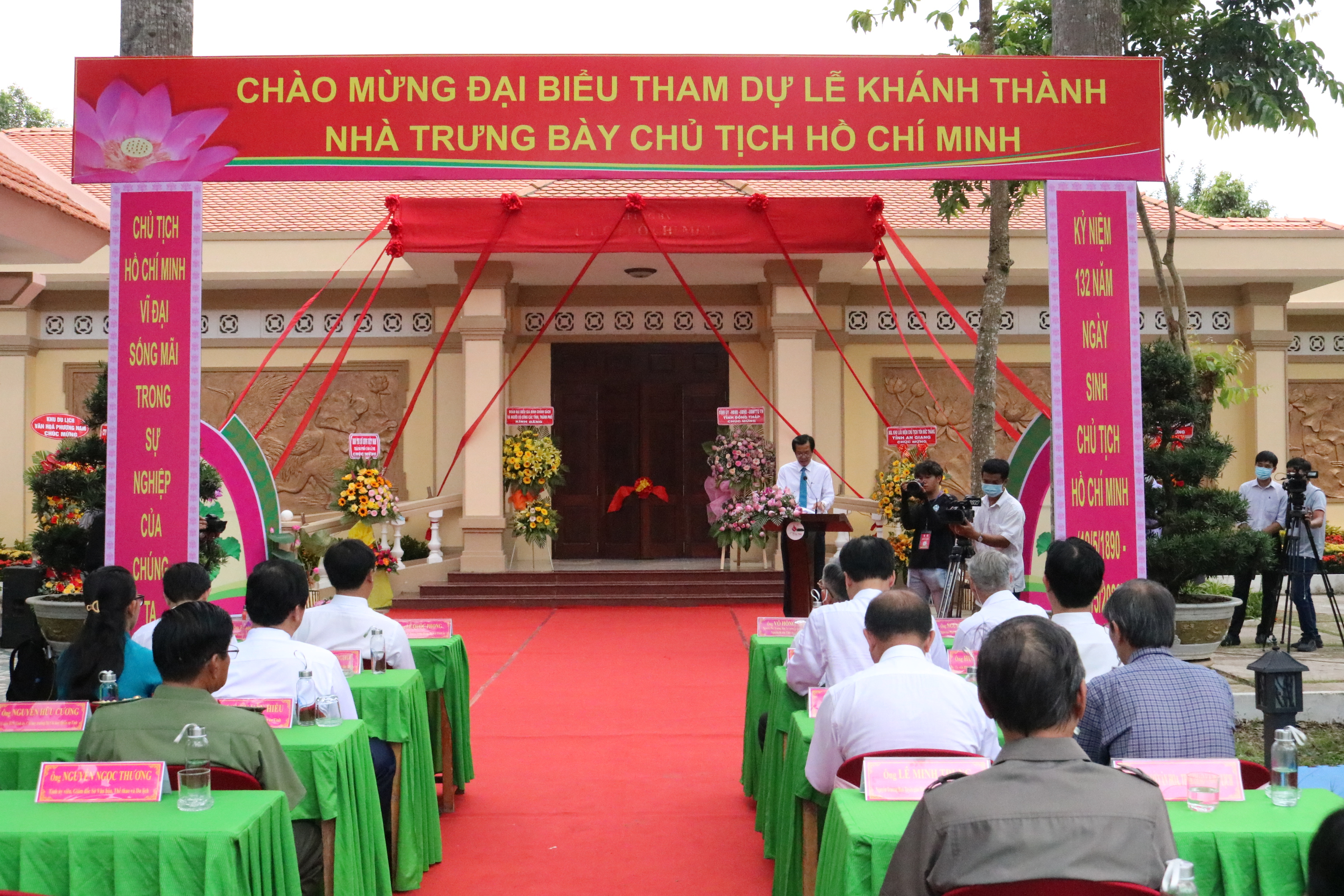 Quang cảnh buổi lễ khánh thành nhà trưng bài Chủ tịch Hồ Chí Minh.