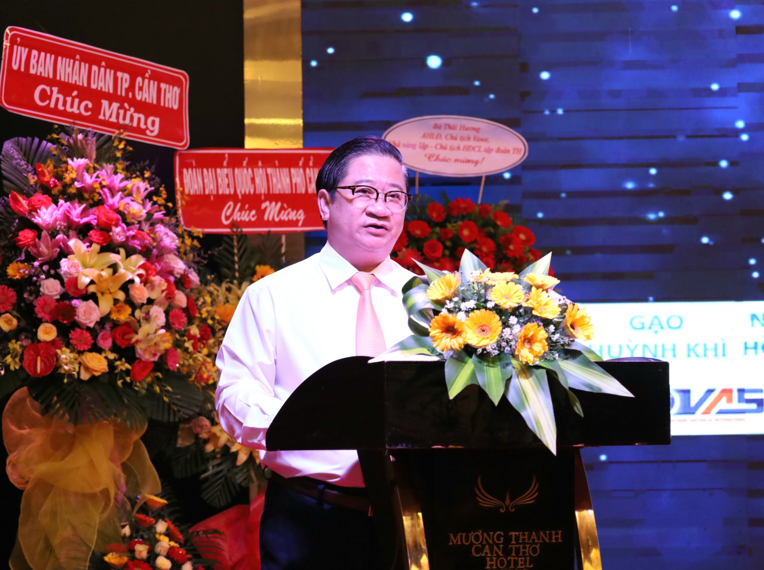 Ông Trần Việt Trường, Phó Bí thư Thành ủy, Chủ tịch UBND TP Cần Thơ phát biểu tại Đại hội.
