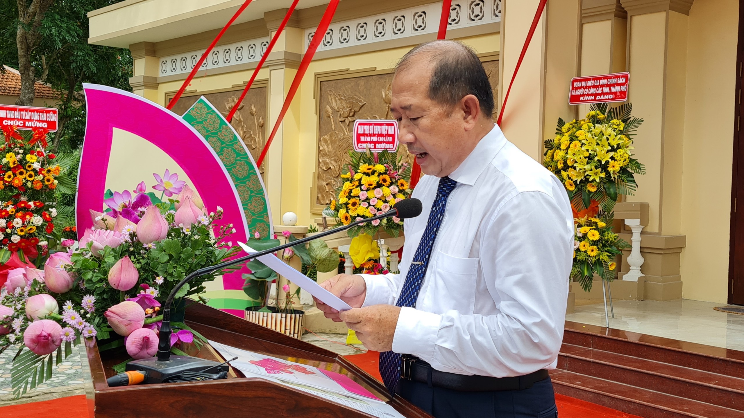 Ông Đoàn Tấn Bửu Phó Chủ tịch tỉnh Đồng Tháp, phát biểu trong buổi lễ khánh thành nhà trưng bài Chủ tịch Hồ Chí Minh.