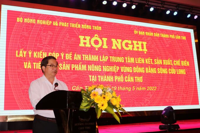 Chủ tịch UBND TP Cần Thơ Trần Việt Trường phát biểu tại hội nghị.