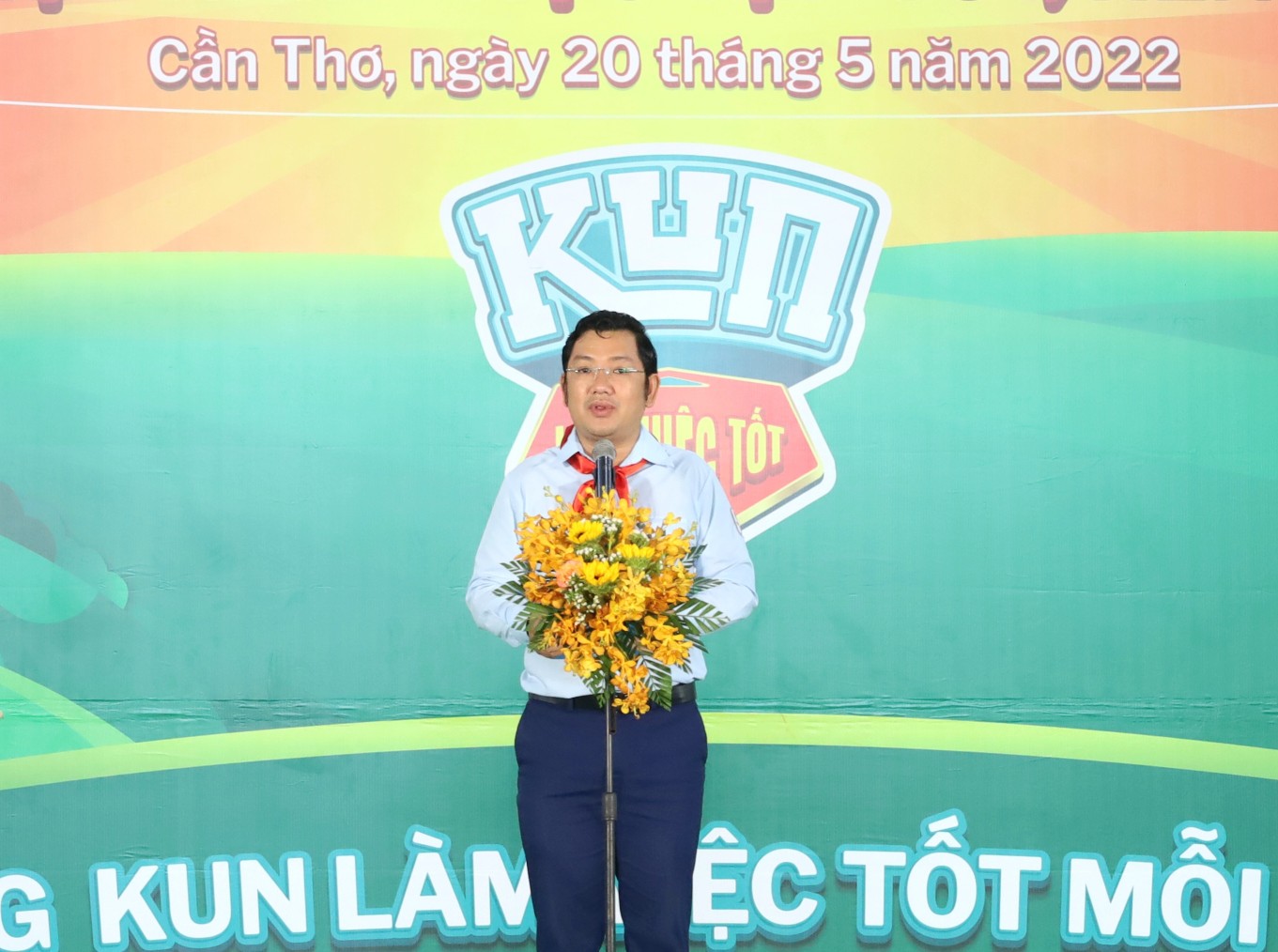 Anh Lâm Văn Tân – Phó Bí thư Thành đoàn Cần Thơ phát biểu khai mạc ngày hội.