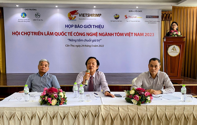 Ông Nguyễn Việt Thắng, Chủ tịch Hội nghề cá Việt Nam chủ trì buổi họp báo.