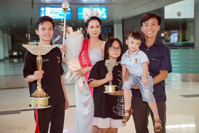 Hoa hậu Doanh nhân Võ Thị Ngọc Giàu bên gia đình thân yêu của mình.