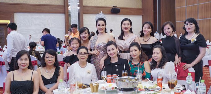 Hoa hậu Võ Thị Ngọc Giàu cùng những người bạn thân thiết.