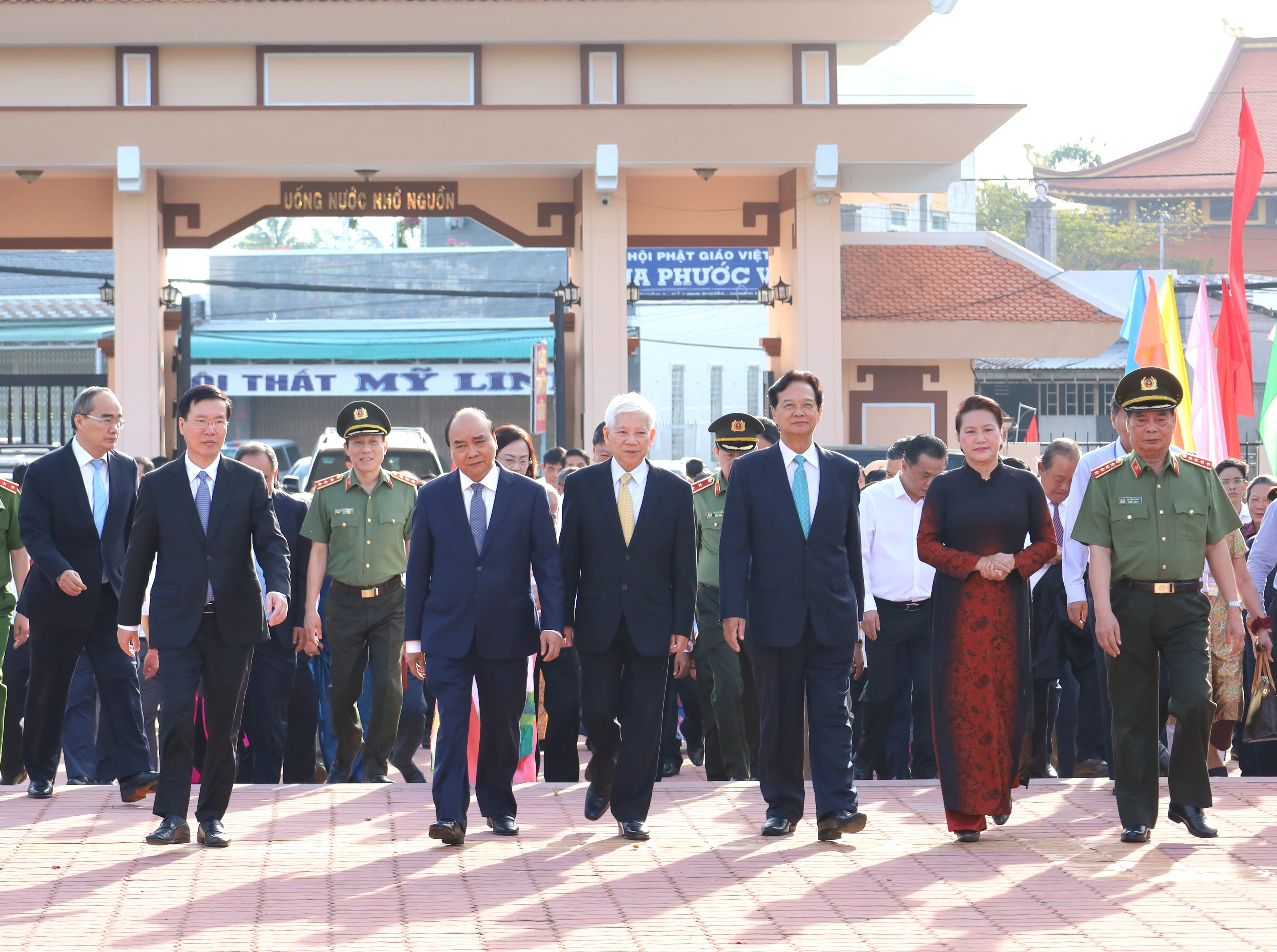 Đoàn đại biểu lãnh đạo Đảng, Nhà nước do Chủ tịch nước Nguyễn Xuân Phúc dẫn đầu đã đến dâng hương, dâng hoa tưởng niệm đồng chí Phạm Hùng - Chủ tịch Hội đồng Bộ trưởng nhân Kỷ niệm 110 năm ngày sinh đồng chí Phạm Hùng (11/6/1912-11/6/2022).