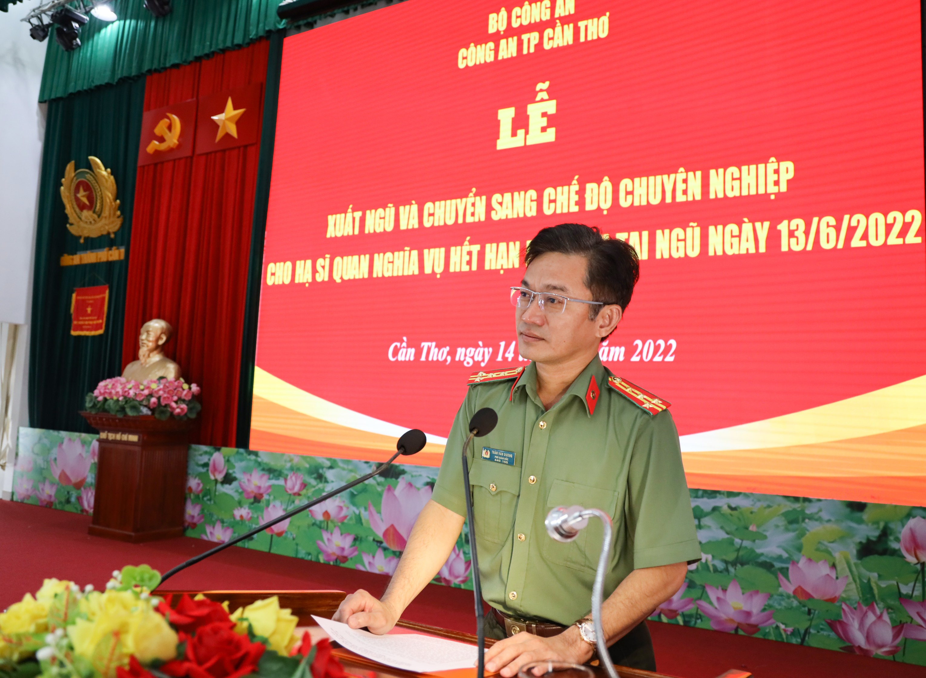 Đại tá Trần Văn Dương - Phó Giám đốc Công an TP. Cần Thơ phát biểu chỉ đạo tại buổi lễ.