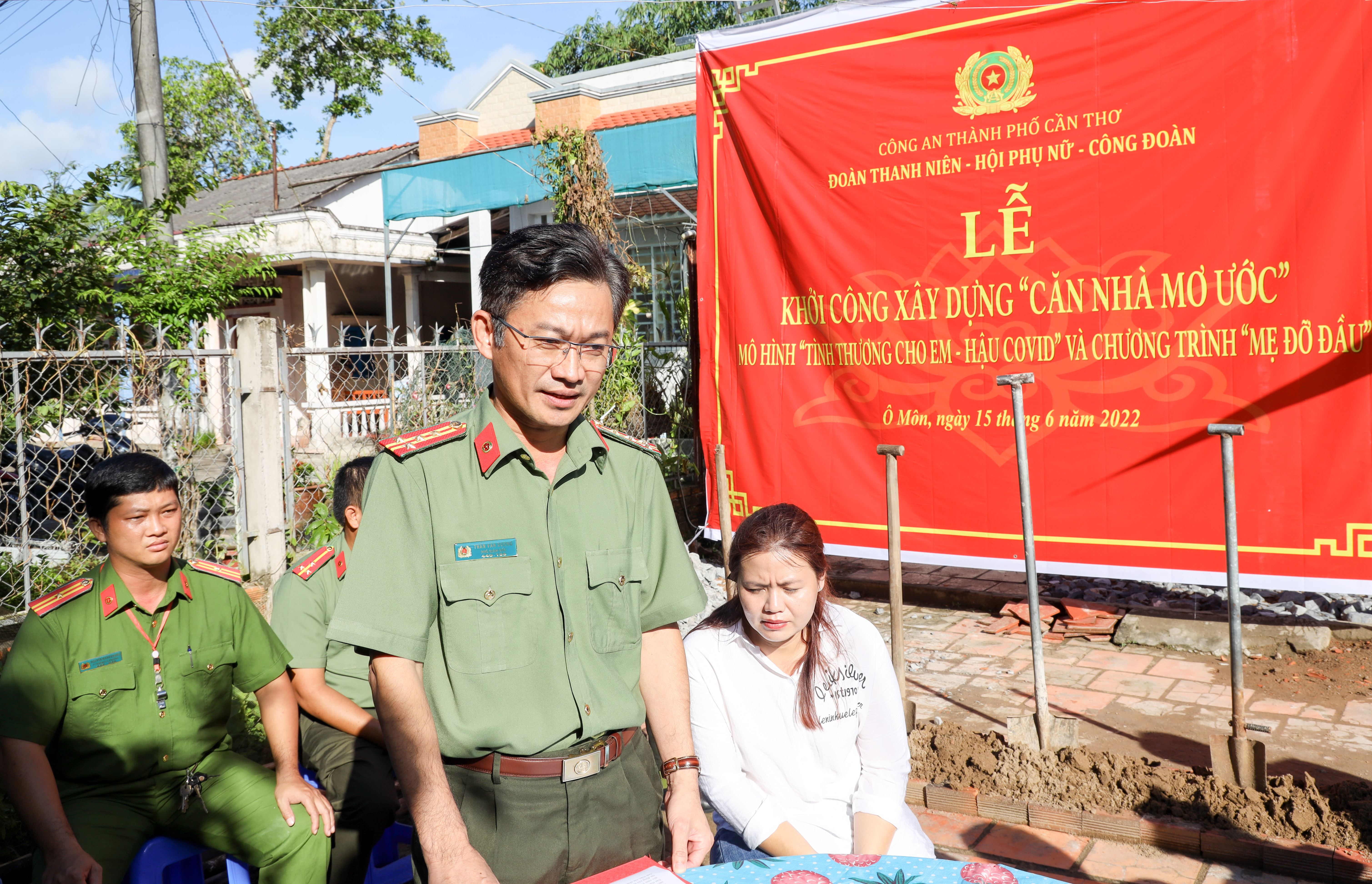 Đại tá Trần Văn Dương - Phó Giám đốc Công an TP. Cần Thơ phát biểu tại buổi lễ.