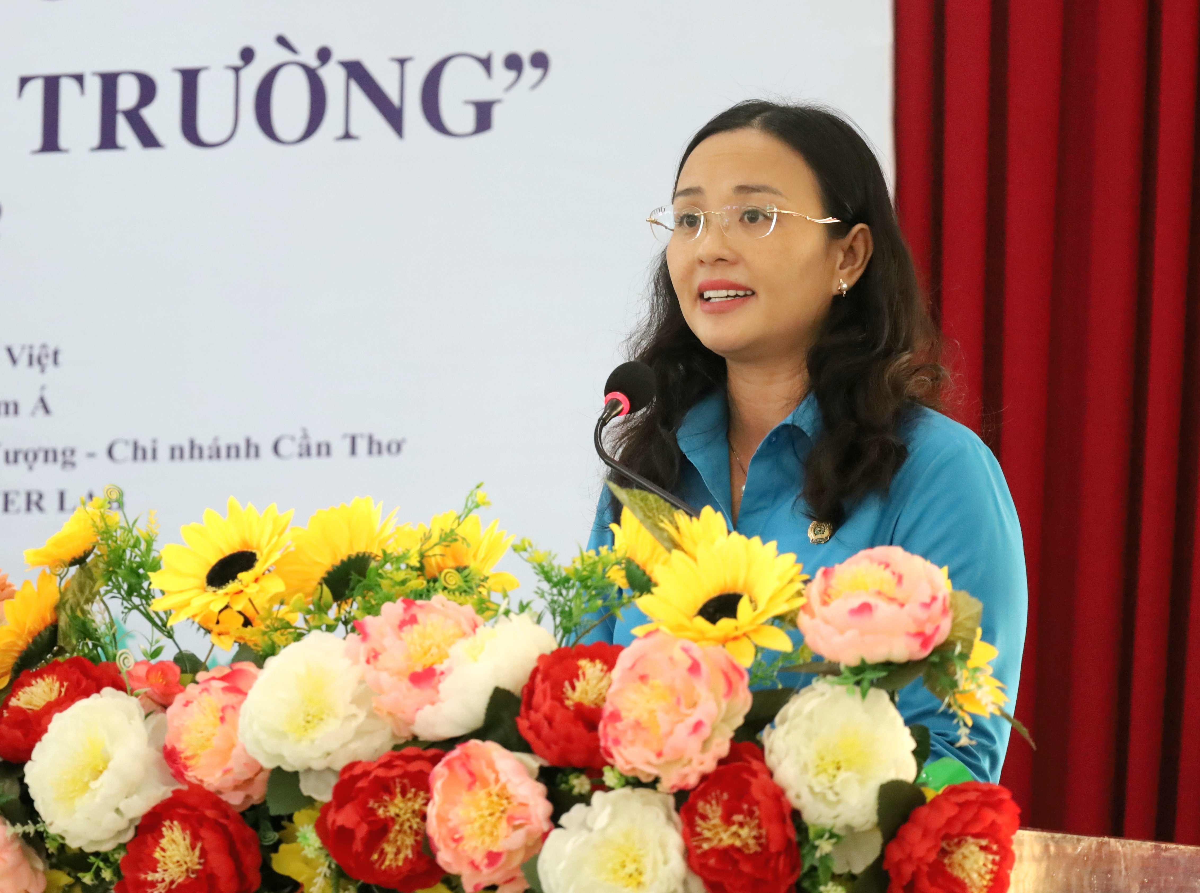 Bà Lê Thị Sương Mai - UV.BCH Tổng LĐLĐ Việt Nam, TUV, Chủ tịch Liên đoàn Lao động TP. Cần Thơ phát biểu tại buổi lễ.