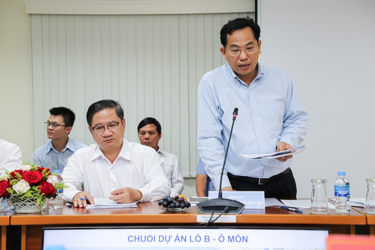 Đồng chí Lê Quang Mạnh – Bí thư Thành ủy TP Cần Thơ báo cáo các nội dung về Chuỗi dự án Lô B – Ô Môn và Trung tâm Điện lực Ô Môn.