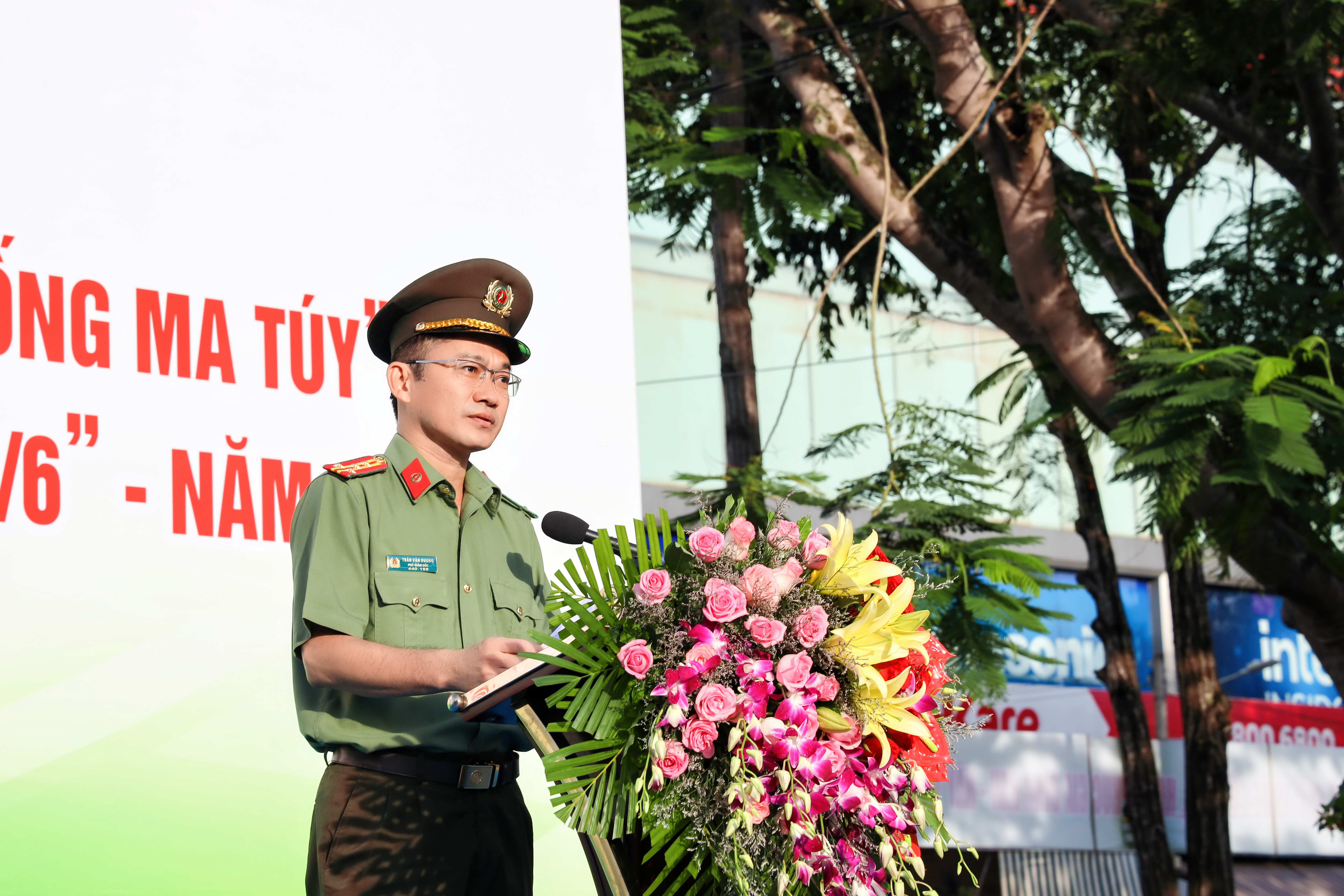 Đại tá Trần Văn Dương - Ủy viên Ban Chấp hành Đảng bộ thành phố, Phó Bí thư Đảng ủy, Phó Giám đốc Công an TP. Cần Thơ phát biểu tại buổi lễ.