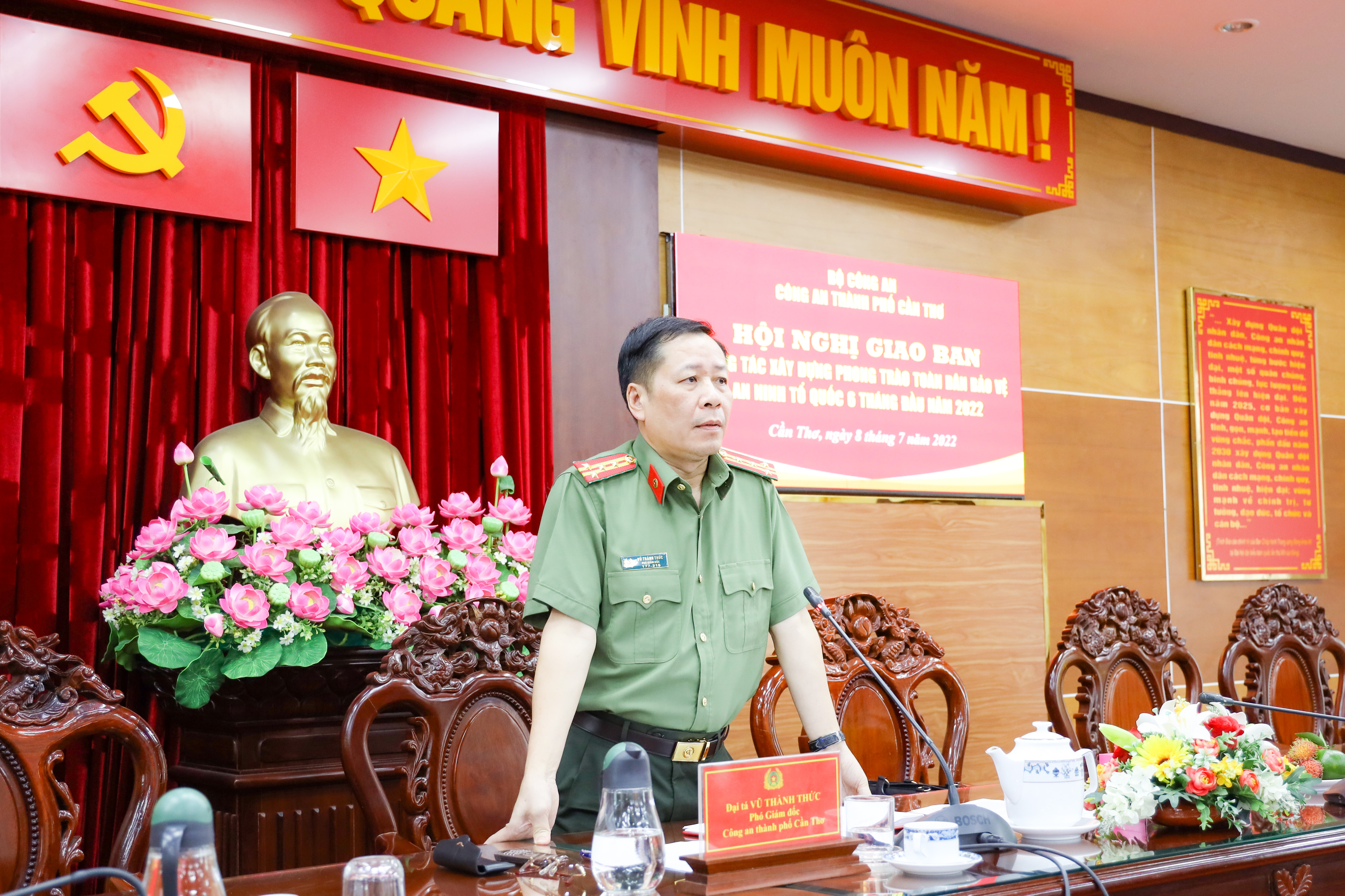 Đại tá Vũ Thành Thức - Phó Giám đốc Công an TP. Cần Thơ dự và chủ trì hội nghị.
