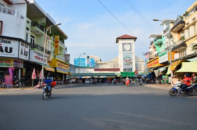 Trung tâm thương mại quận Thốt Nốt được đầu tư xây dựng khang trang, hiện đại.