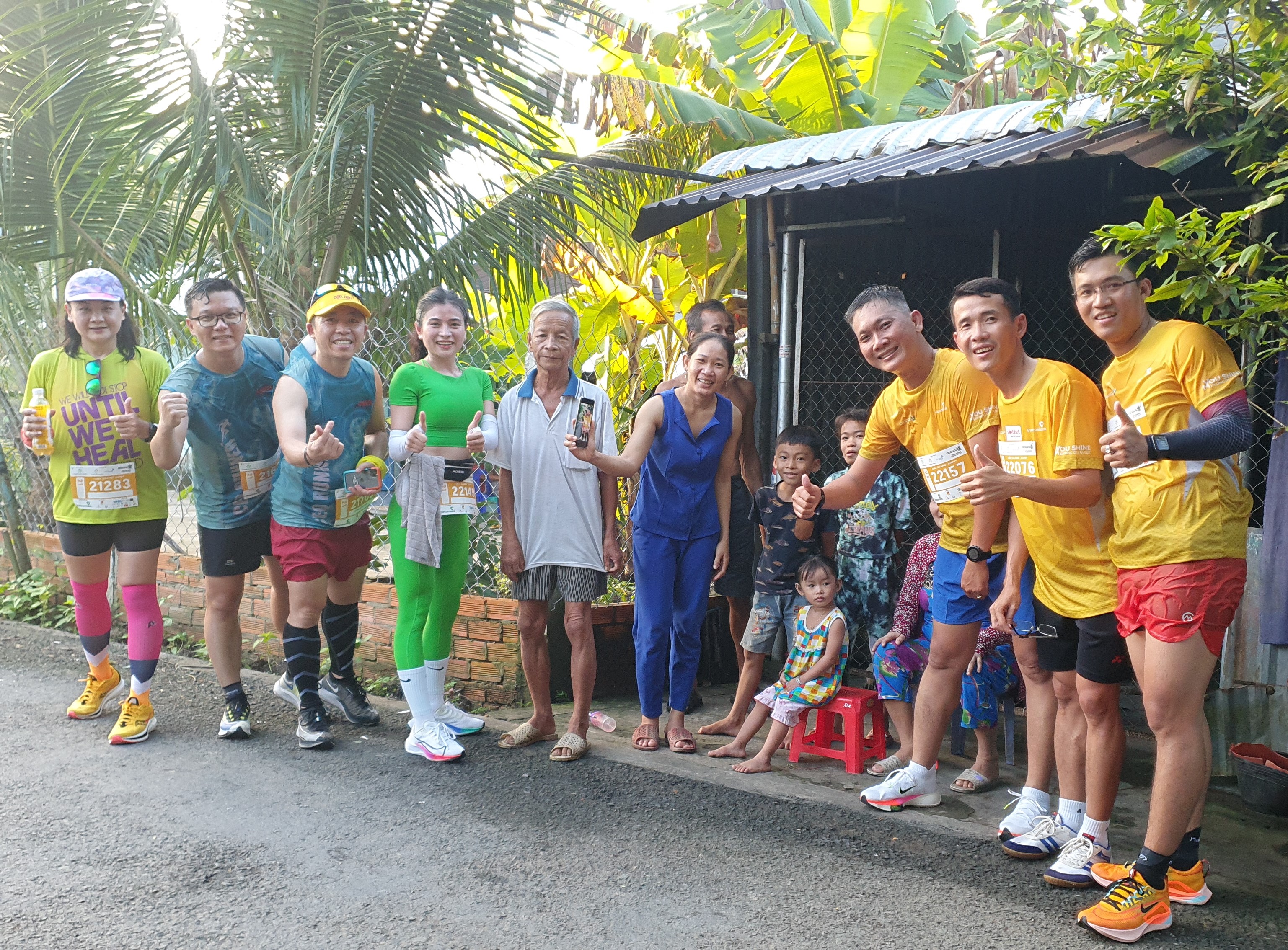 Sự thân thiện của người dân Hậu Giang đã góp phần mang đến sự thành công của giải Marathon quốc tế Vietcombank Hậu Giang năm 2022.