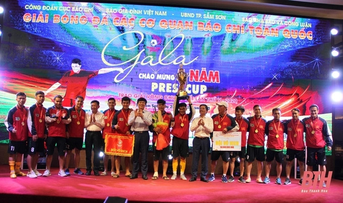 Cúp vô địch lần thứ 2 cho CLV PV thể thao TP. Hồ Chí Minh