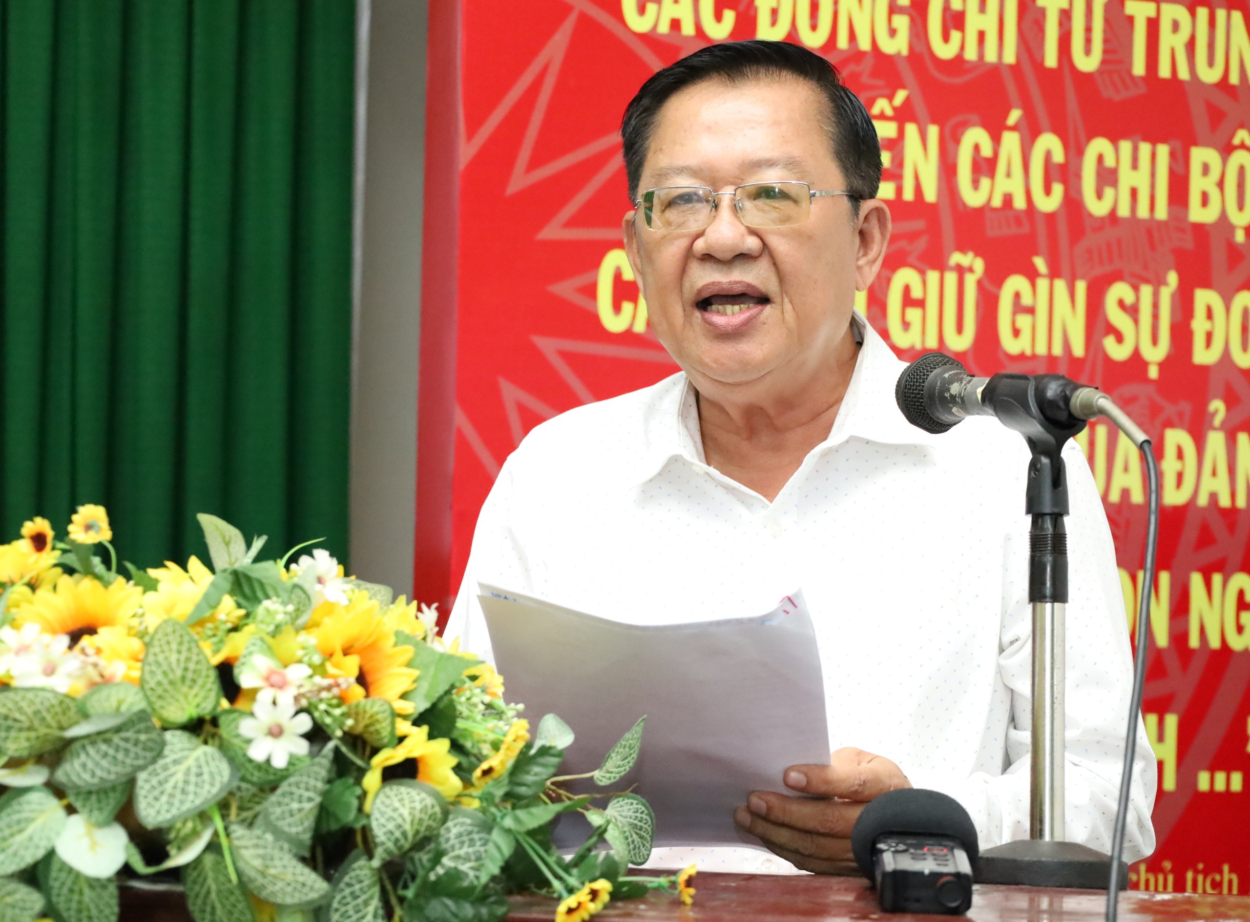 Ông Trần Việt Phường - Chủ tịch Hiệp hội du lịch Đồng bằng sông Cửu Long phát biểu tại hội nghị sơ kết 6 tháng đầu năm của Cụm hợp tác, liên kết phát triển du lịch phía Tây ĐBSCL.