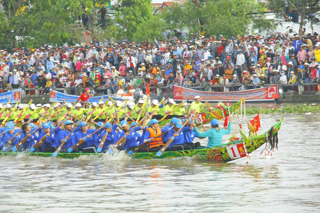 Lễ hội đua ghe Ngo là hoạt động Thể thao, Văn hóa thu hút rất đông du khách của tỉnh Sóc Trăng.