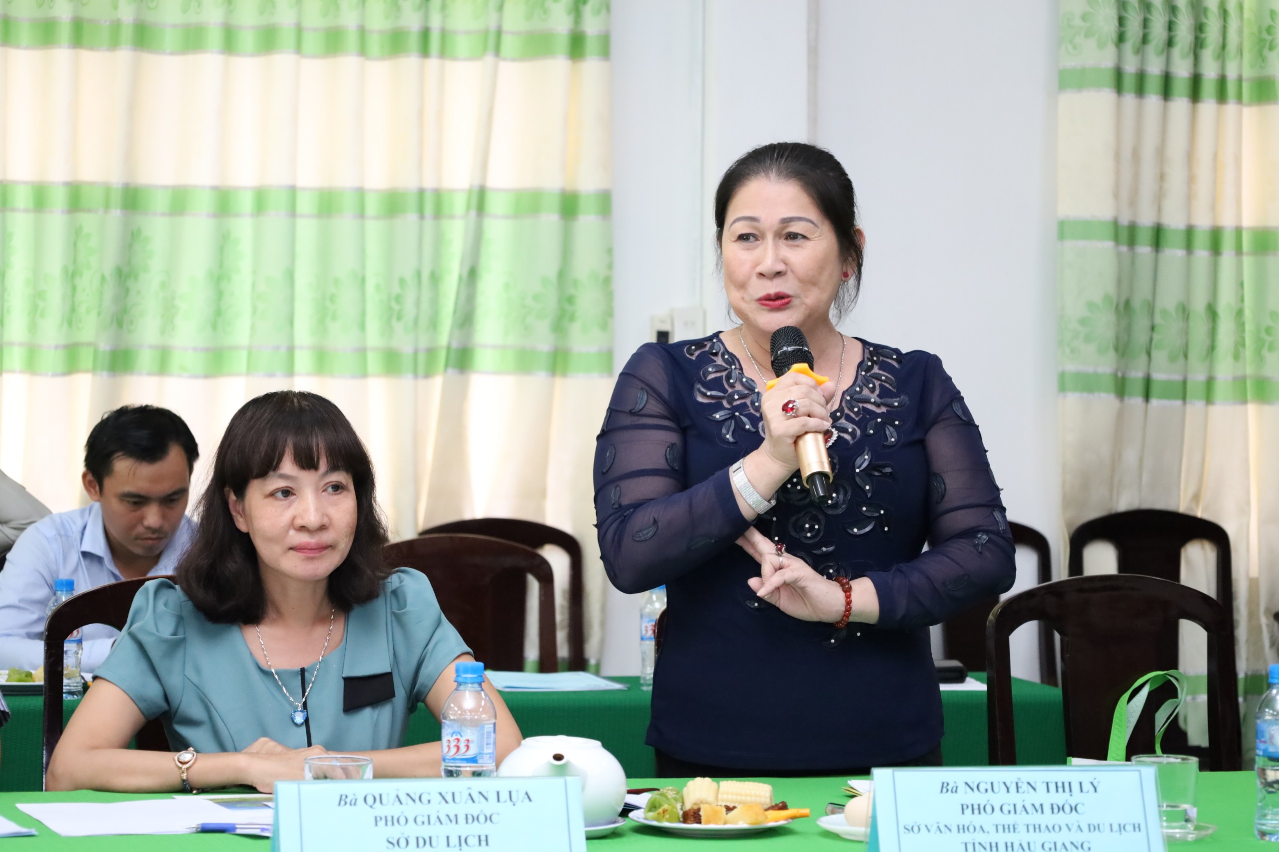 Bà Nguyễn Thị Lý - Phó Giám đốc Sở Văn hóa, Thể thao và Du lịch tỉnh Hậu Giang phát biểu tại hội nghị.
