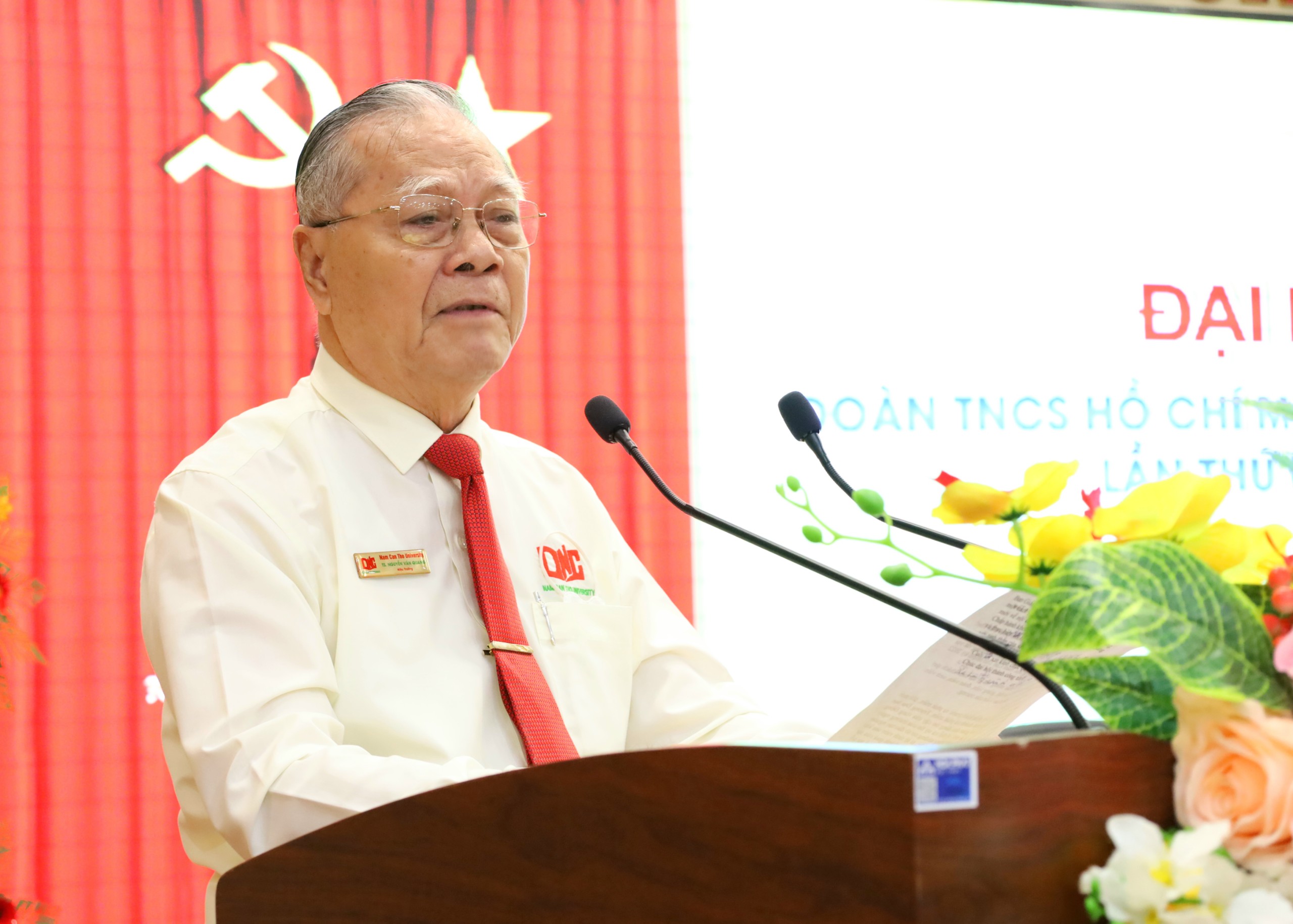 TS. Nguyễn Văn Quang - Bí thư Đảng ủy - Hiệu trưởng Trường Đại học Nam Cần Thơ phát biểu chỉ đạo.