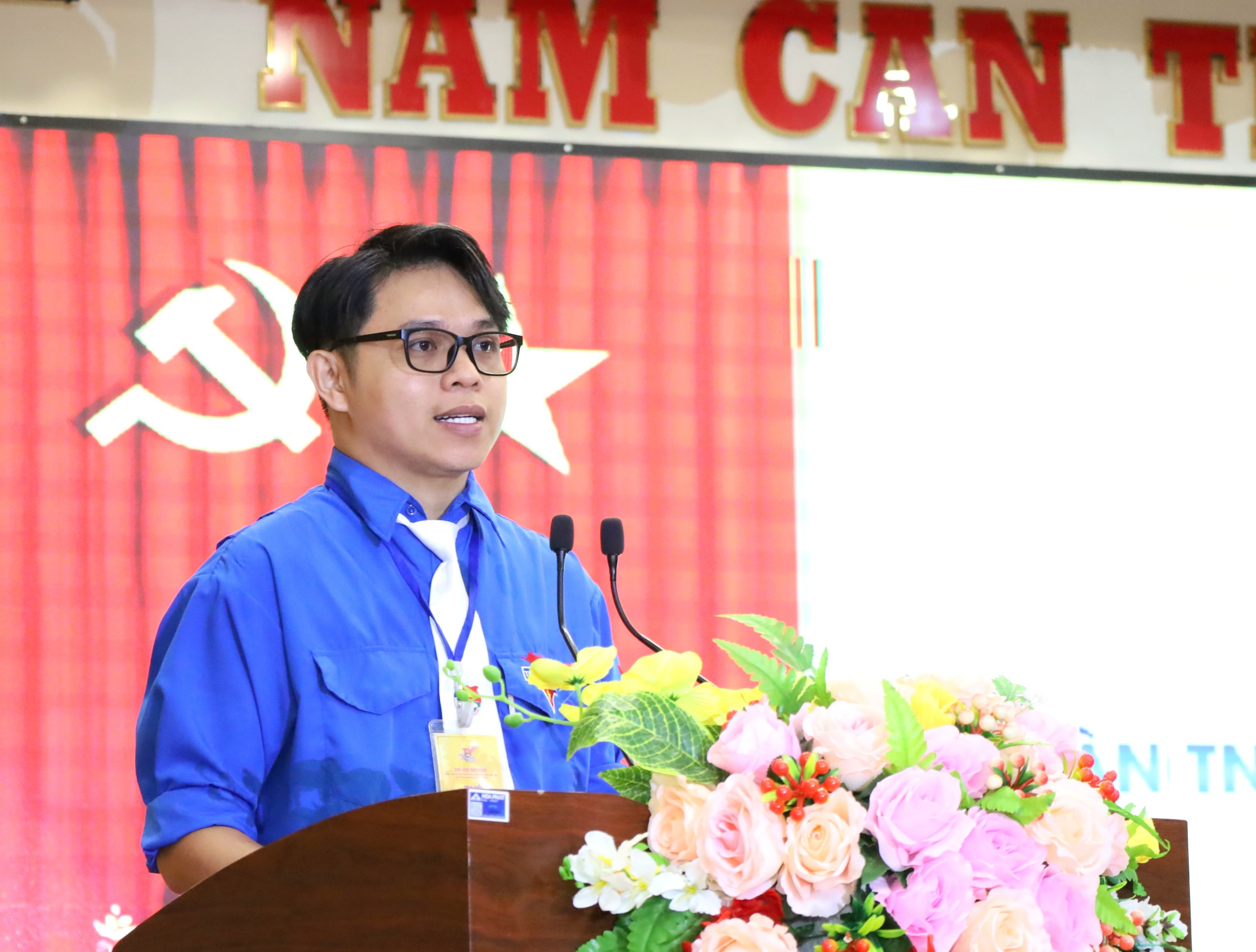 Anh Nguyễn Nhật Trường - Bí thư Đoàn Trường Đại học Nam Cần Thơ phát biểu khai mạc phiên làm việc thứ 2.