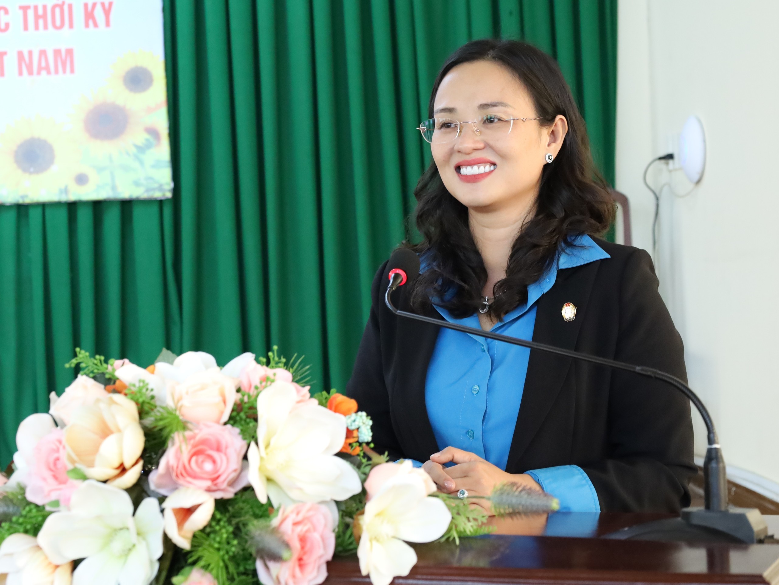 Bà Lê Thị Sương Mai - Chủ tịch Liên đoàn lao động TP. Cần Thơ phát biểu tại buổi họp mặt.
