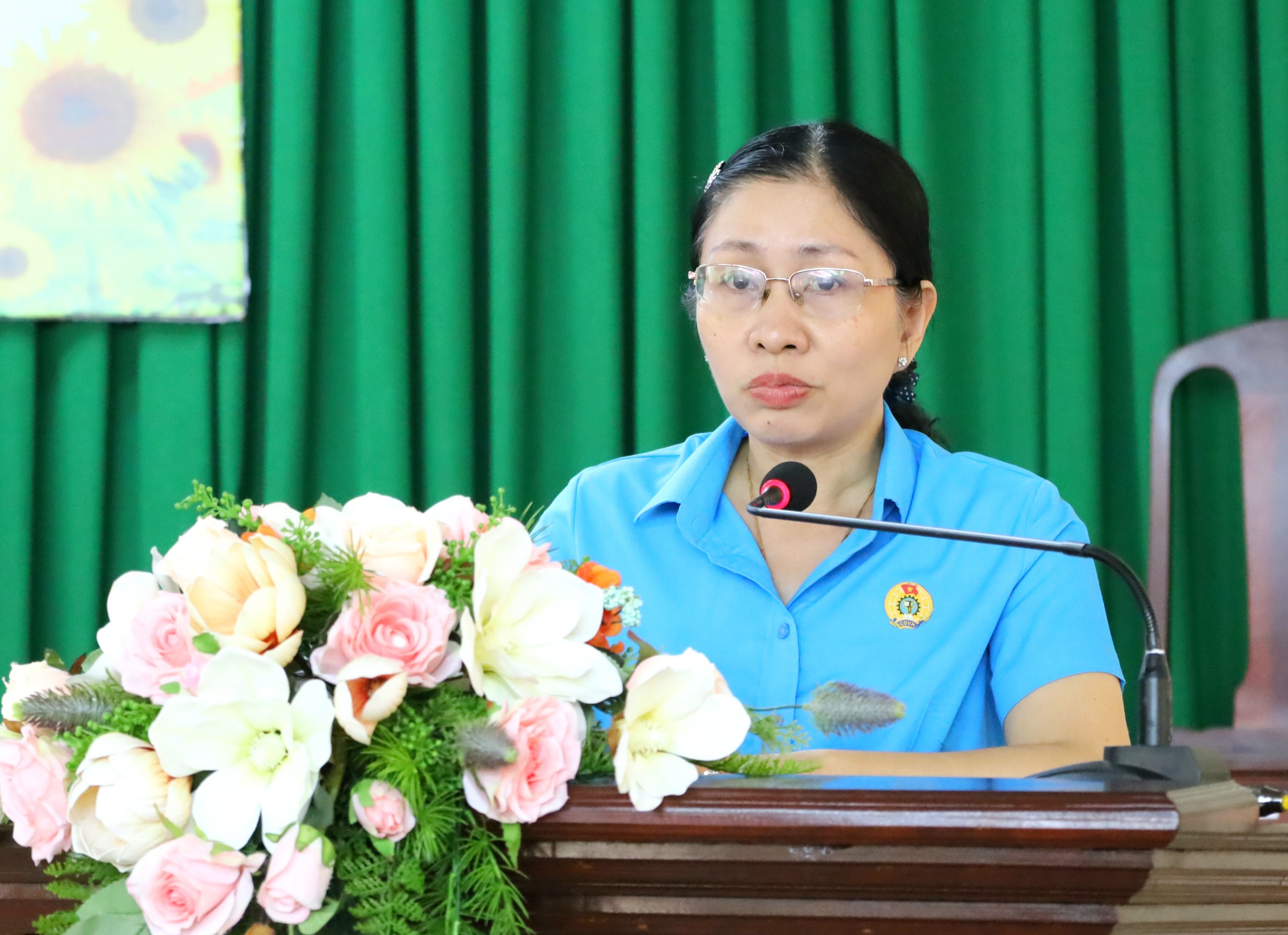 Bà Lý Hồng Ngọc - Chủ tịch Công đoàn Ngành Giáo dục và Đào tạo TP. Cần Thơ phát biểu tại buổi họp mặt.