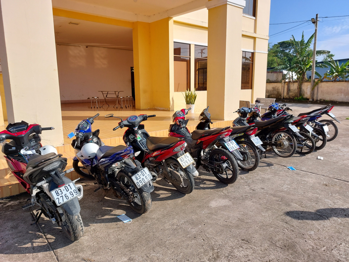 Những chiếc xe được 'độ' lại của các đối tượng đua xe trên tuyến Quốc Lộ 1A.