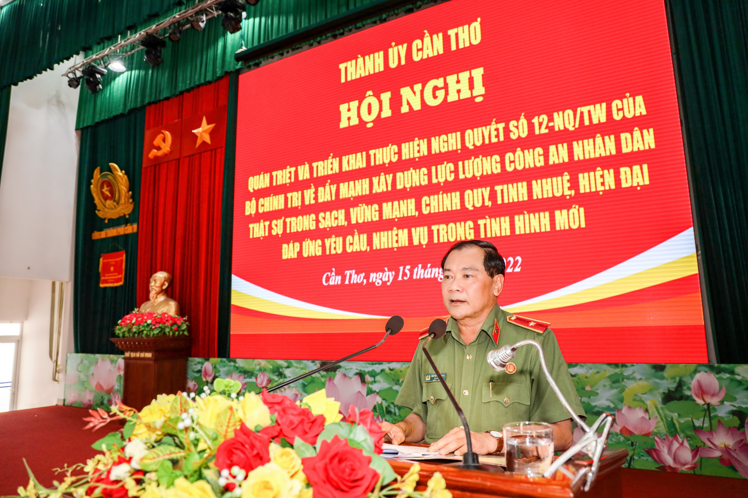 Thiếu tướng Nguyễn Văn Thuận - UV BTV Thành ủy, Bí thư Đảng ủy, Giám đốc Công an TP. Cần Thơ phát biểu kết luận Hội nghị.