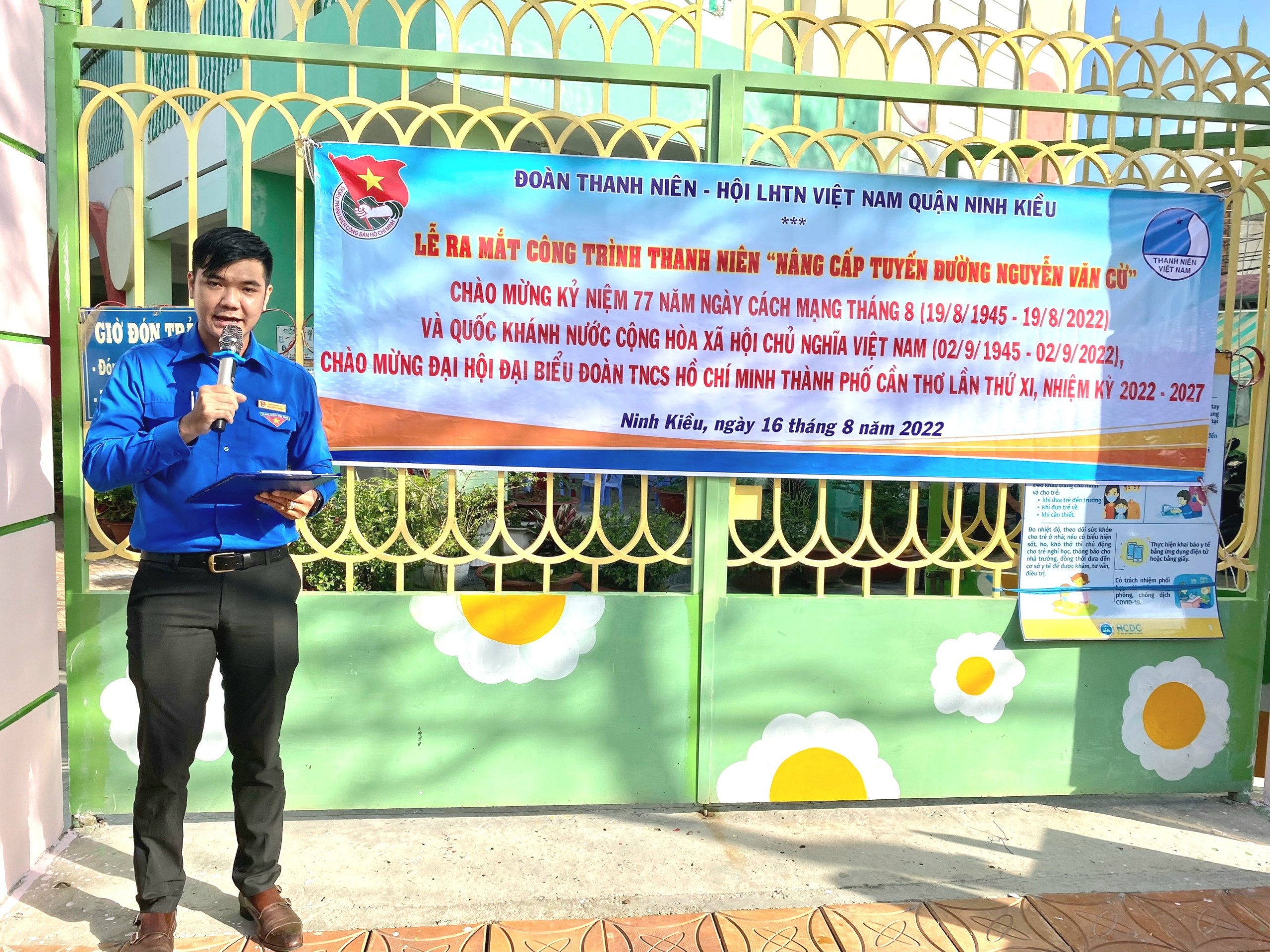 Anh Đinh Quyết Thắng - Ủy viên Ban Thường vụ Thành đoàn, Bí thư Quận đoàn Ninh Kiều phát biểu tại Lễ ra mắt công trình thanh niên.