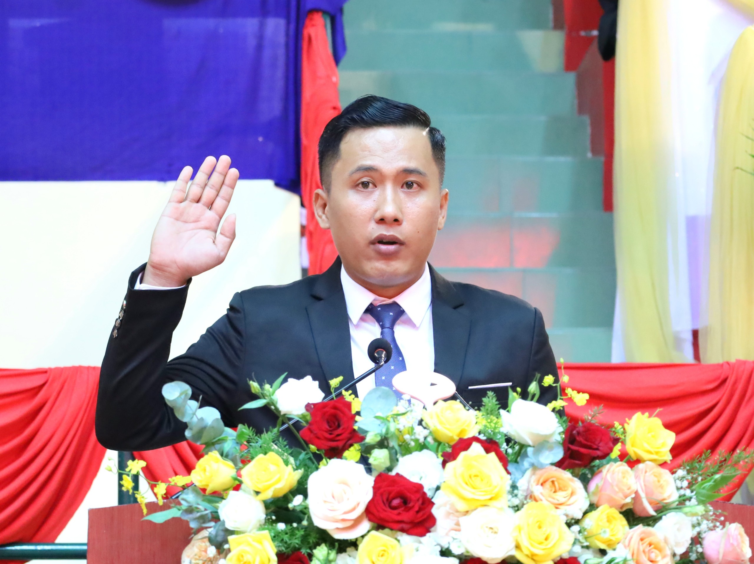 Trọng tài Trần Phước Thọ thay mặt trọng tài điều hành các môn thi đấu phát biểu tuyên thệ.