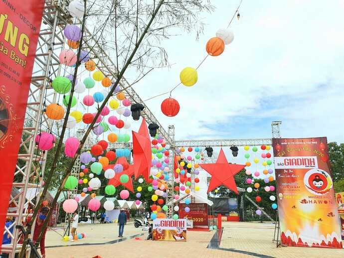 Chương trình Trung thu được tổ chức hoành tráng tại Công viên Lưu Hữu Phước, Q Ninh Kiều, TP Cần Thơ