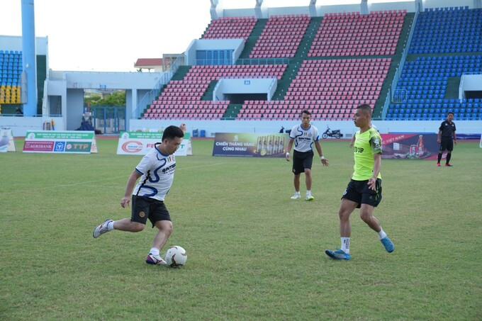 FC Nông thôn Ngày nay chơi thận trọng gây khó khăn cho FC Báo chí Thanh Hóa.