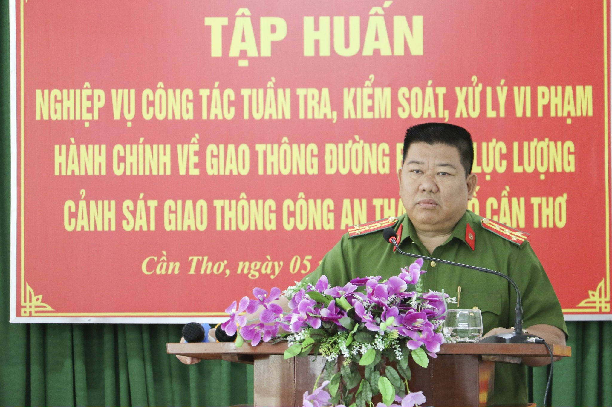 Đại tá Lương Văn Bền - Phó Giám đốc Công an TP. Cần Thơ phát biểu chỉ đạo tại buổi lễ.