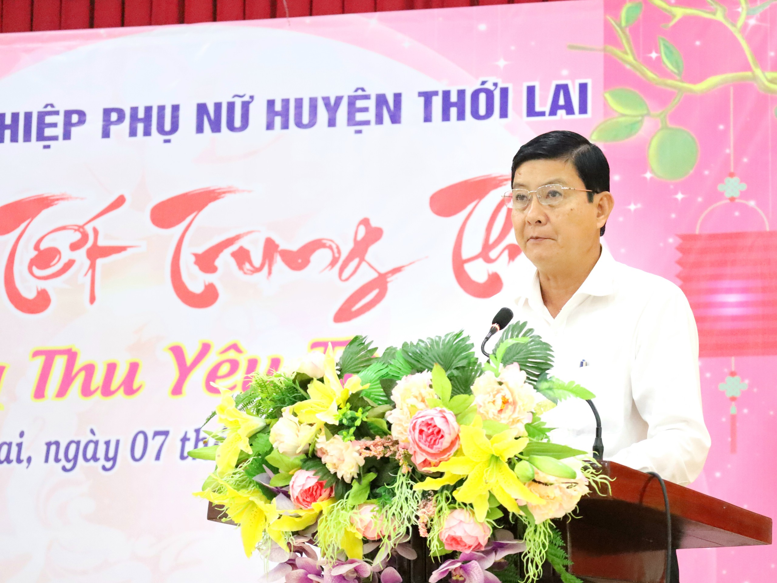 Ông Nguyễn Văn Phong – Bí thư Huyện ủy, Chủ tịch HĐND huyện Thới Lai đọc thư chúc Tết Trung thu của Thành ủy, HĐND, UBND, Ủy ban MTTQVN TP. Cần Thơ gửi các em thiếu nhi trên địa bàn thành phố.