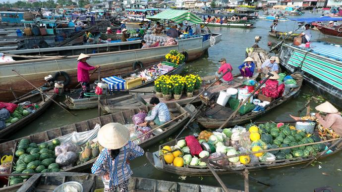 Gian chợ sáng sớm trên chợ nổi Cái Răng. Ảnh: Du lịch miền Tây