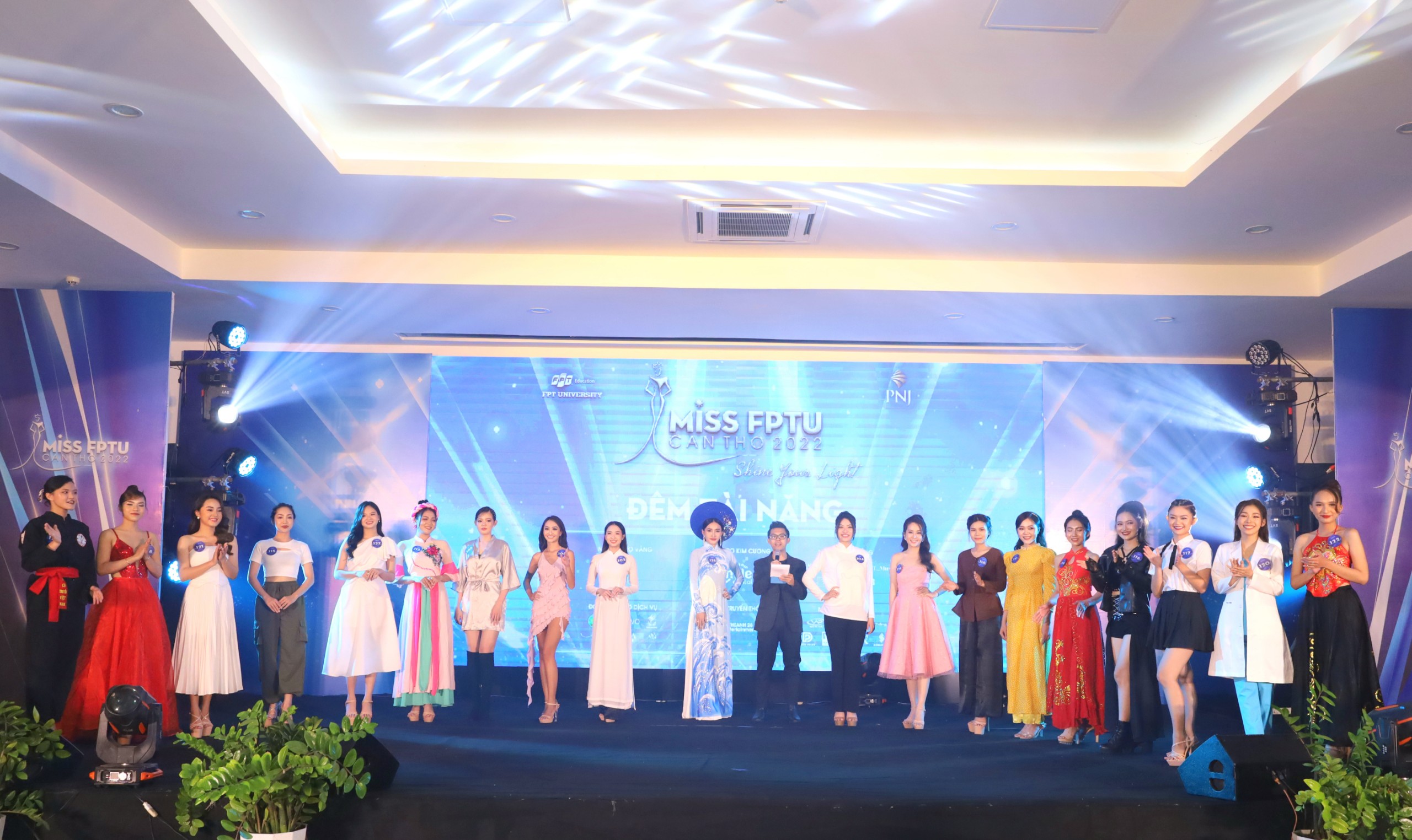 Top 20 thí sinh xuất sắc nhất của Cuộc thi Miss FPTU Cần Thơ 2022 tham gia Đêm thi Tài năng.
