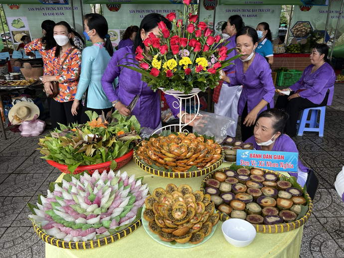 Các loại bánh được trang trí bắt mắt, chỉn chu.