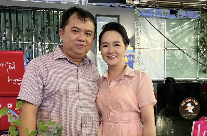 Doanh nhân Lê Hải Phúc và vợ Lý Thị Thùy Ngân - người tạo dựng thương hiệu Bánh xèo Bà Ngân nổi tiếng.
