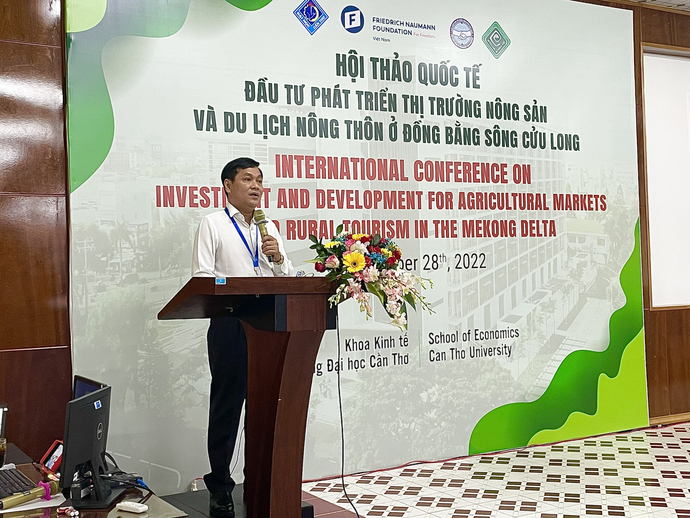 Ông Nguyễn Văn Hồng, Phó Chủ tịch UBND TP Cần Thơ phát biểu tại Hội thảo.