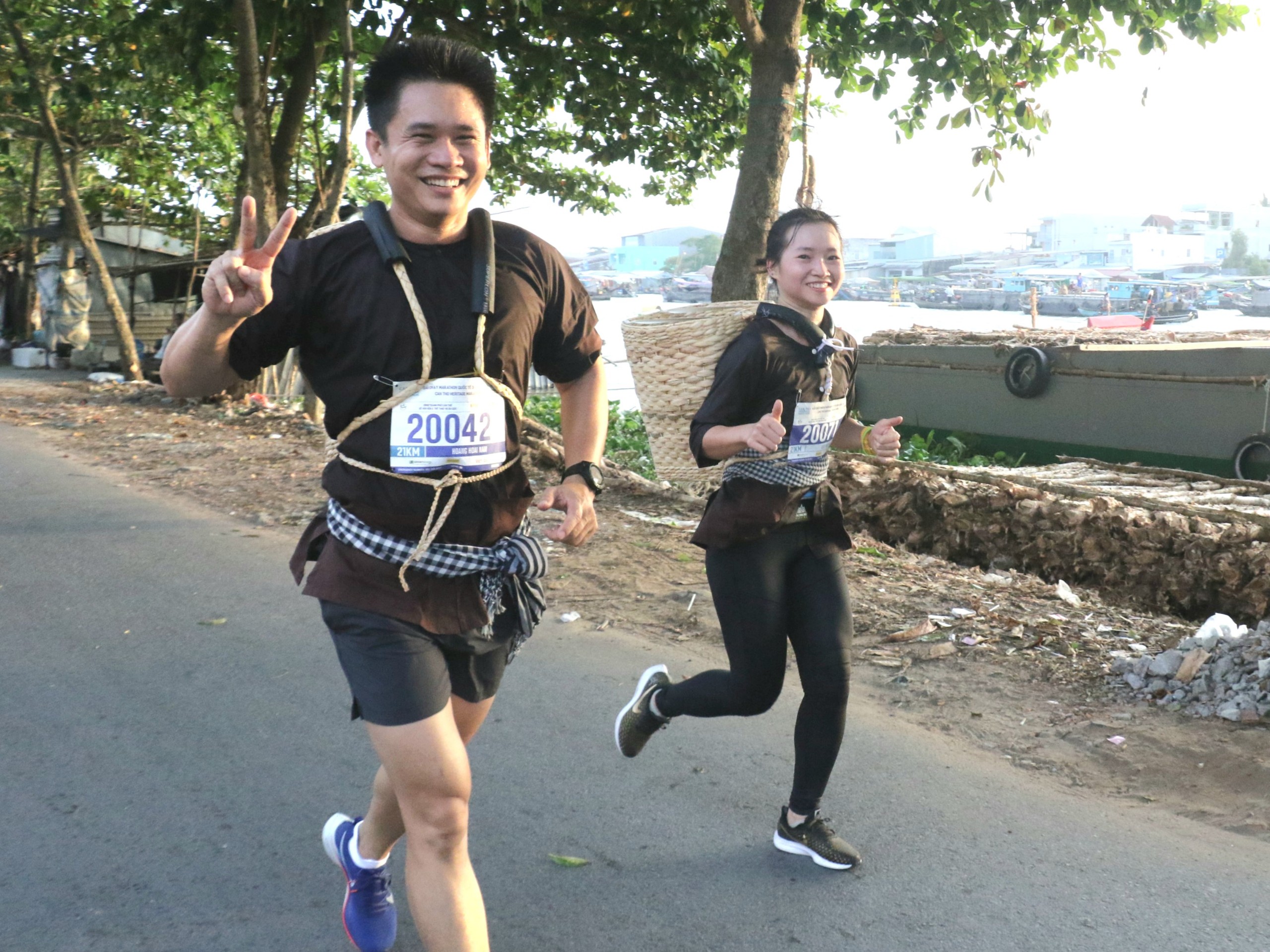 Nụ cười của các vận động viên là hình ảnh dễ dàng bắt gặp trên các hành trình của Giải Marathon Quốc tế Di sản Cần Thơ.