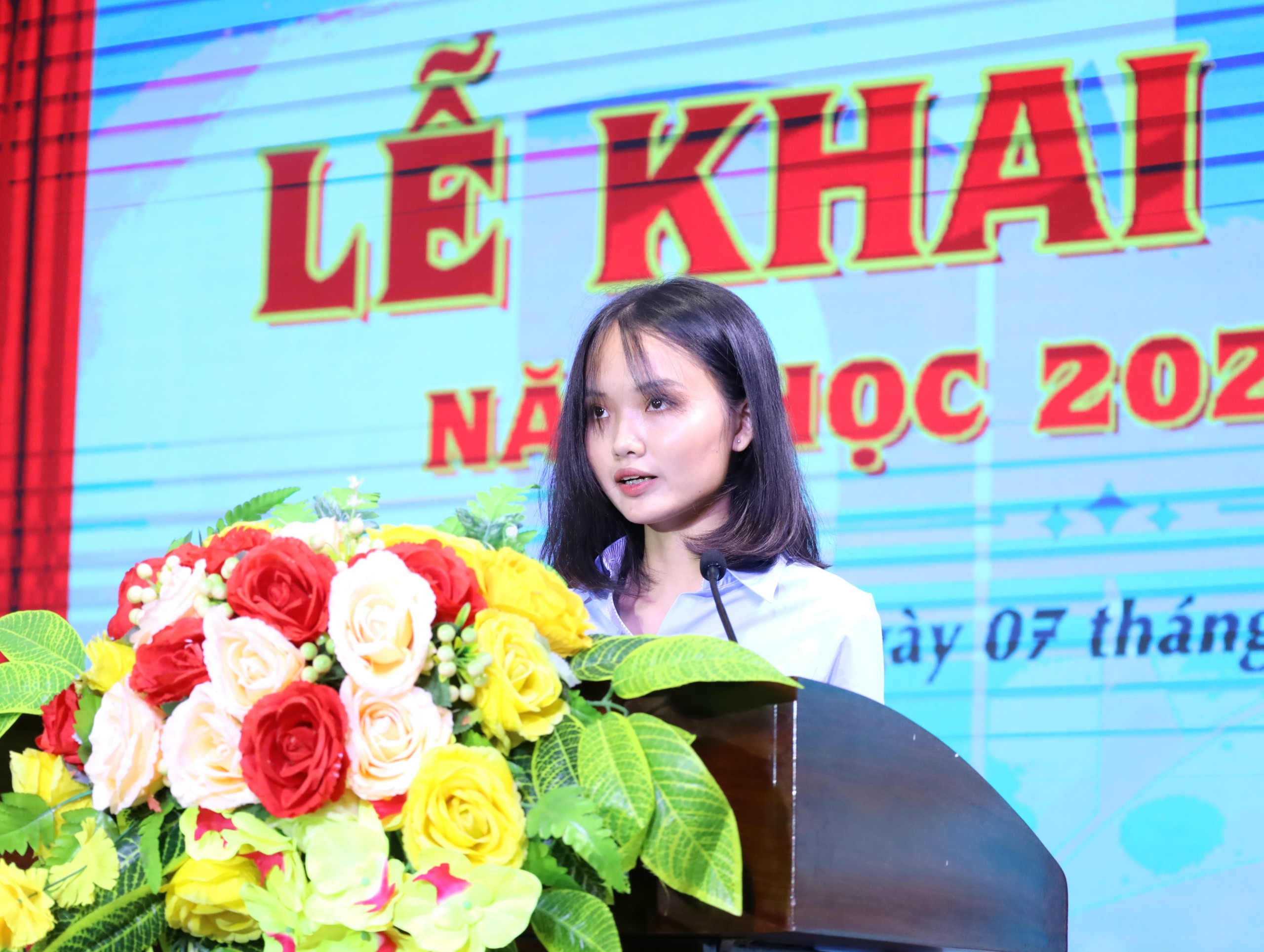 Đại diện tân sinh viên phát biểu tại lễ khai giảng năm học 2022 - 2023.