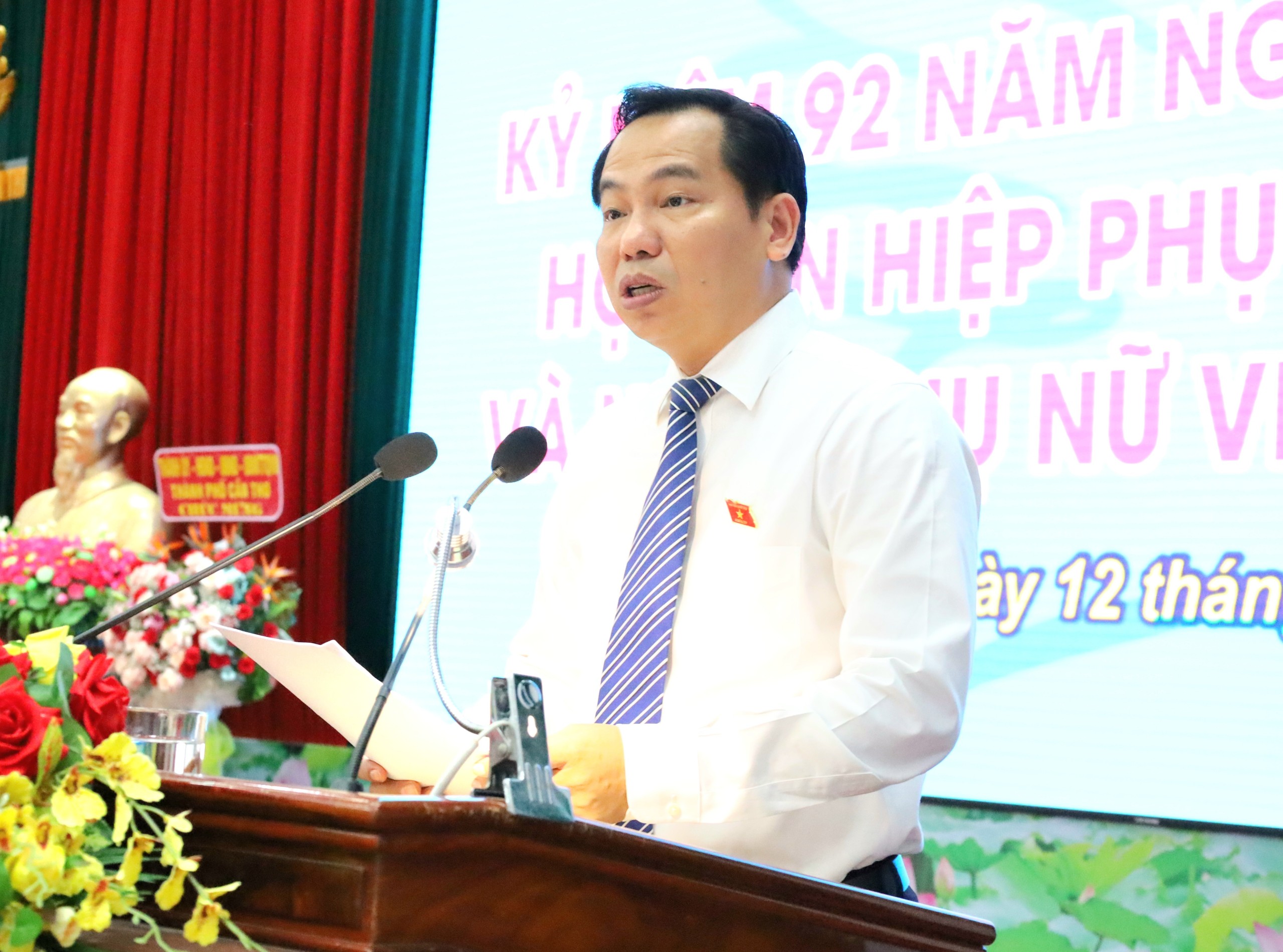 Ông Lê Quang Mạnh - UV BCH Trung ương Đảng, Bí thư Thành ủy Cần Thơ phát biểu tại buổi họp mặt.