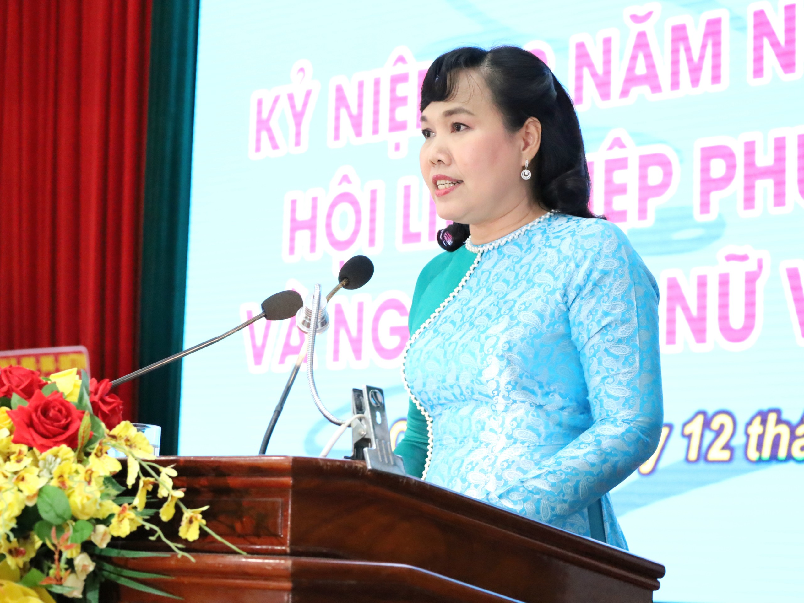 Bà Võ Kim Thoa – Chủ tịch Hội Liên hiệp Phụ nữ TP. Cần Thơ phát biểu tại buổi họp mặt.