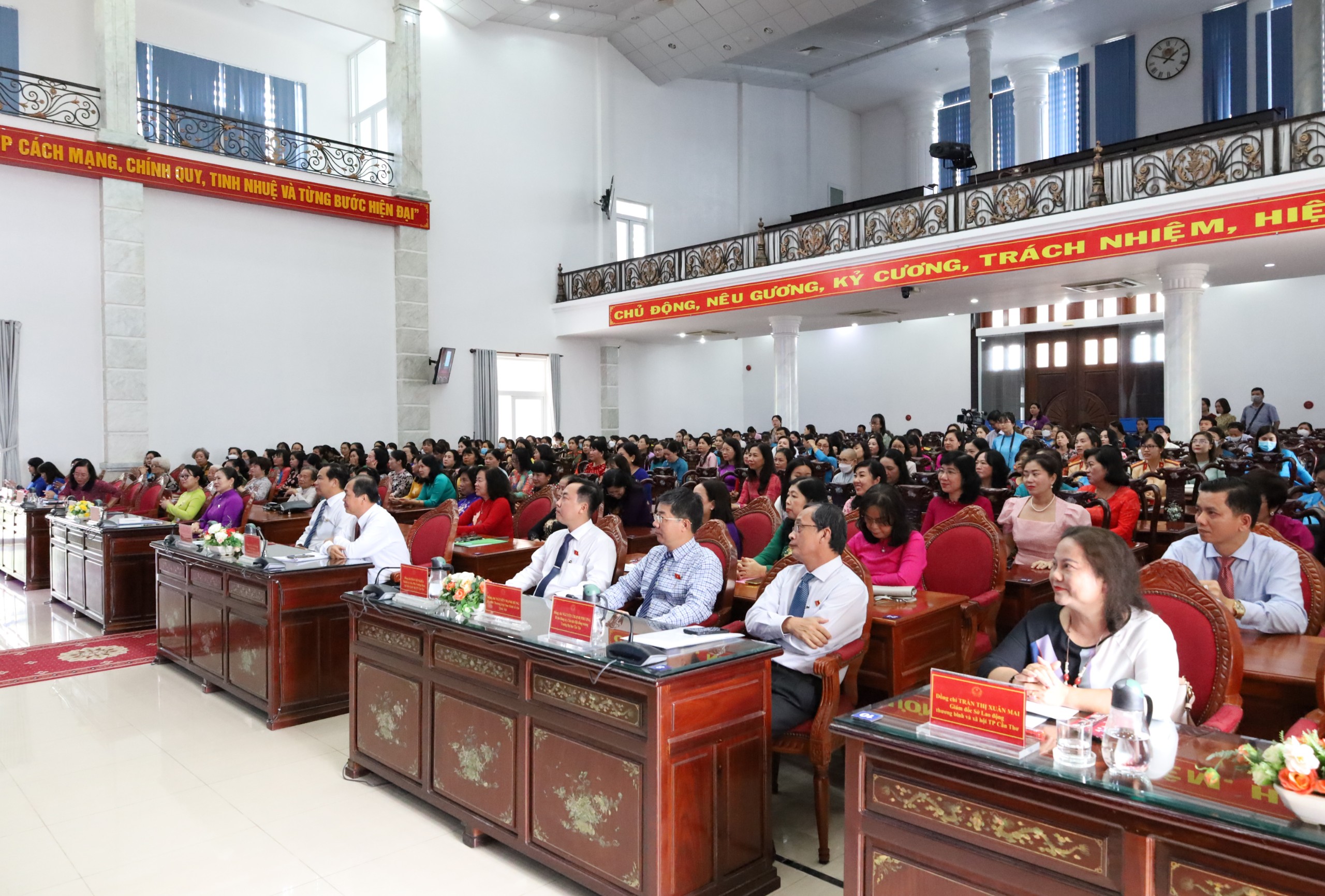 Quang cảnh buổi họp mặt kỷ niệm 92 năm Ngày thành lập Hội LHPN Việt Nam và Ngày Phụ nữ Việt Nam 20/10.