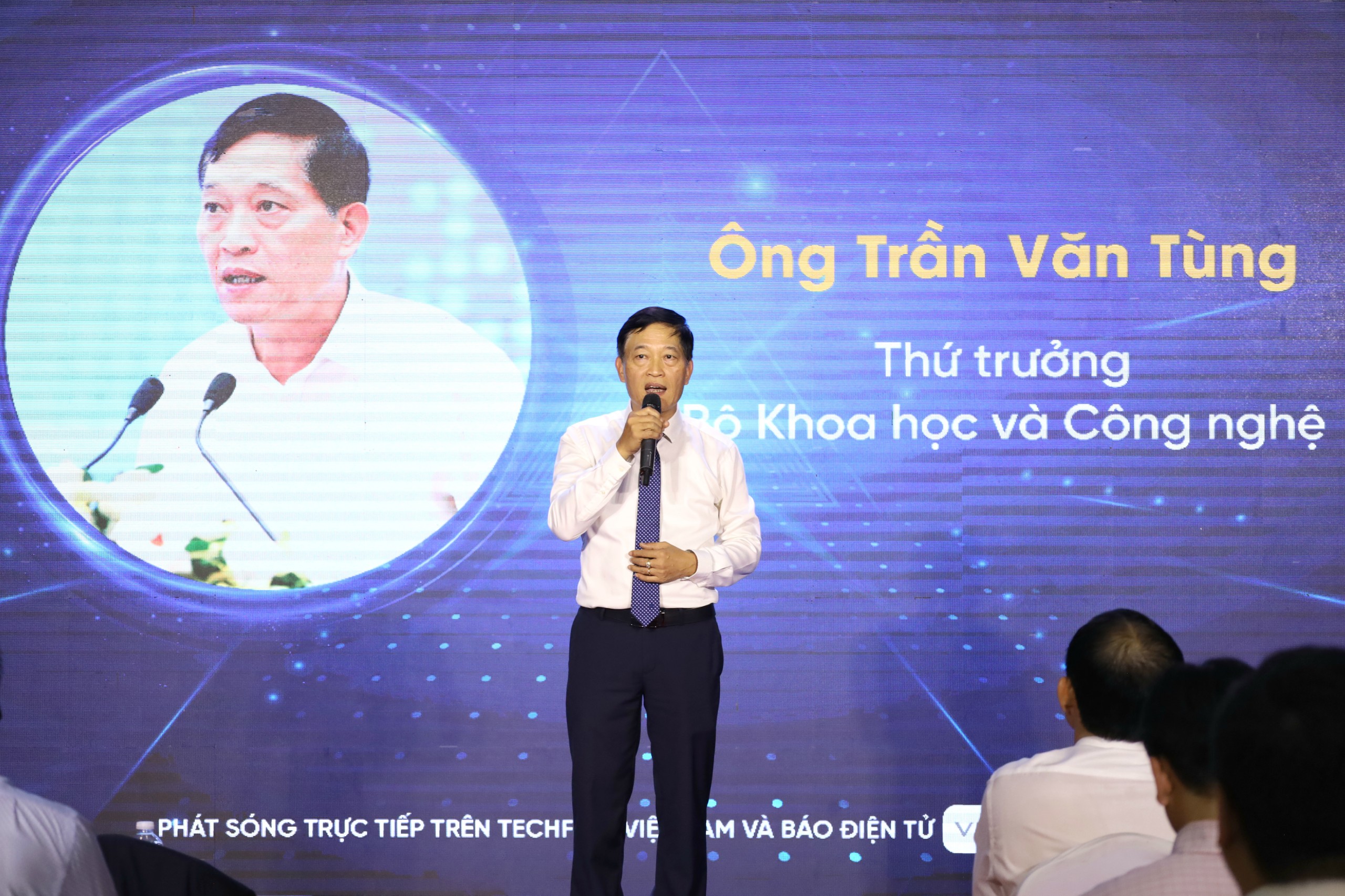 Ông Trần Văn Tùng - Thứ trưởng Bộ Khoa học & Công nghệ phát biểu tại Diễn đàn khởi nghiệp Đổi mới sáng tạo vùng ĐBSCL.
