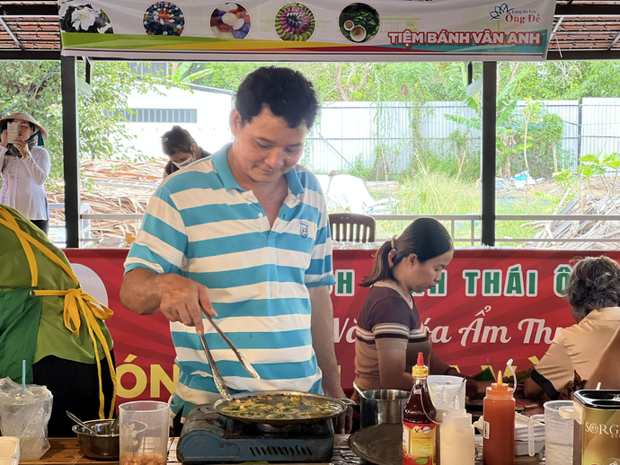 Ngày hội thu hút rất đông các nghệ nhân lành nghề về tham dự và chia sẻ món ngon đến với thực khách gần xa.